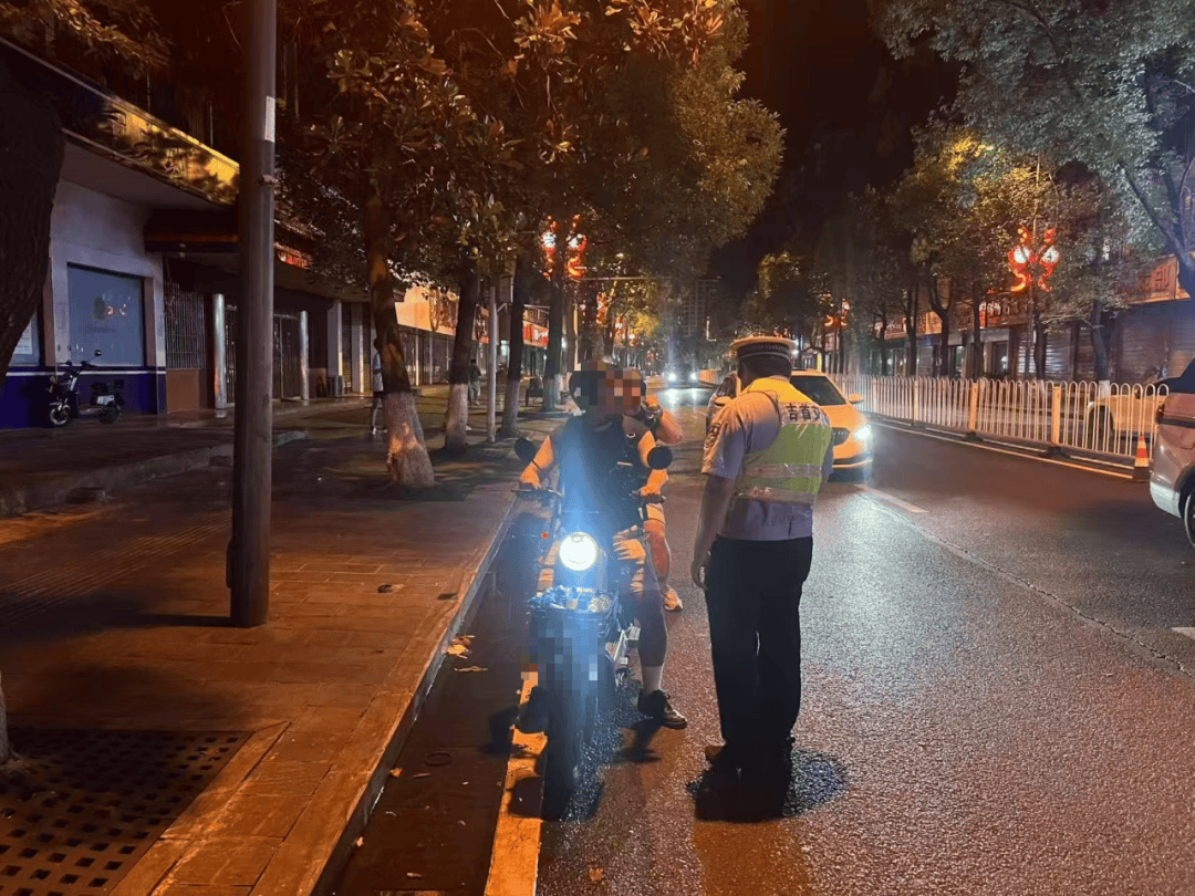 澳大利亚新南威尔斯联赛2
_多地严查“人造太阳”澳大利亚新南威尔斯联赛2
！湖南交警提醒