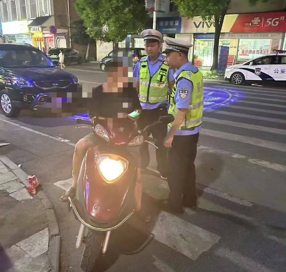 澳大利亚新南威尔斯联赛2
_多地严查“人造太阳”澳大利亚新南威尔斯联赛2
！湖南交警提醒