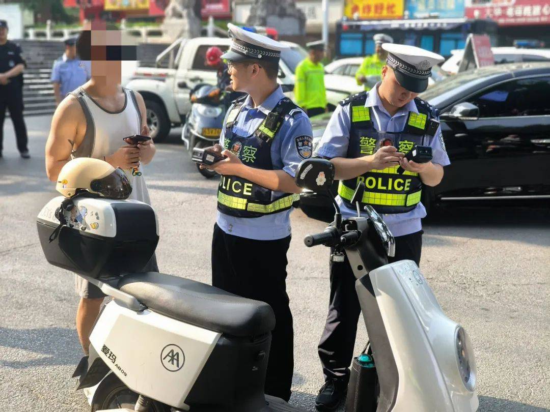 澳大利亚新南威尔斯联赛2
_多地严查“人造太阳”澳大利亚新南威尔斯联赛2
！湖南交警提醒
