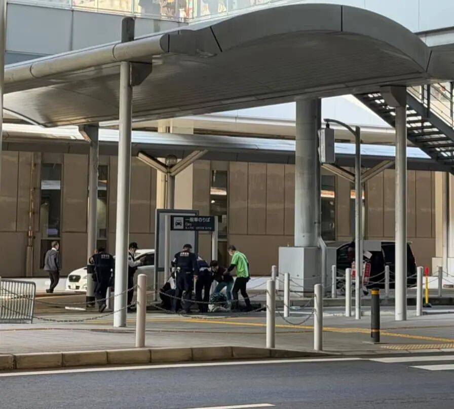 如何申请皇冠信用盘
_一名中国男子在日本关西机场坠亡如何申请皇冠信用盘
,警方:其与母亲一同赴日旅游,具体情况正在调查